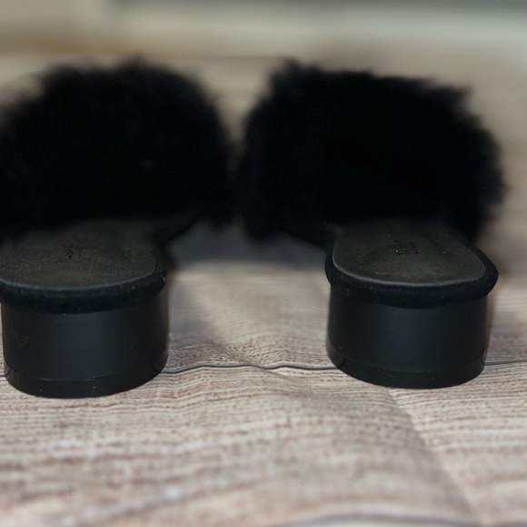 Like New Henry Ferrera faux fur slip on pointed Toe shoes / Mules - Picture 6 of 8